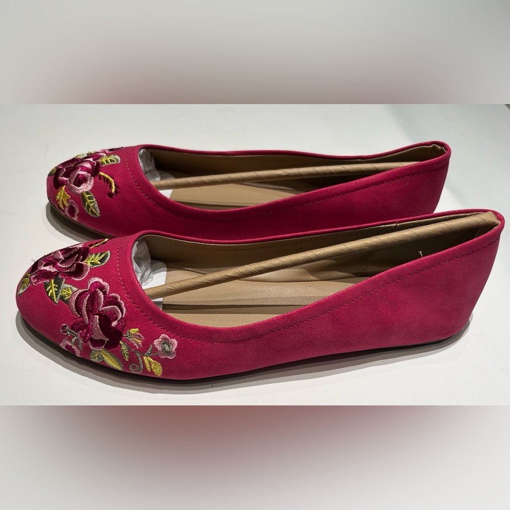 NWT Microsuede Floral Embroidered Ballet Flats - Picture 2 of 6